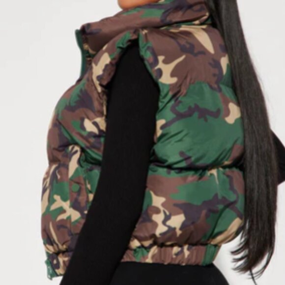 Camo Fashion Nova Puffer Vest Size Large - Picture 3 of 4